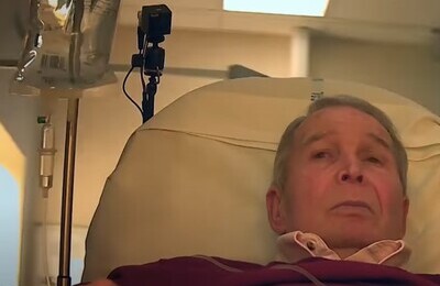 Лечение алкоголизма пожилых людей в Славянске Пациент под капельницей в клинике